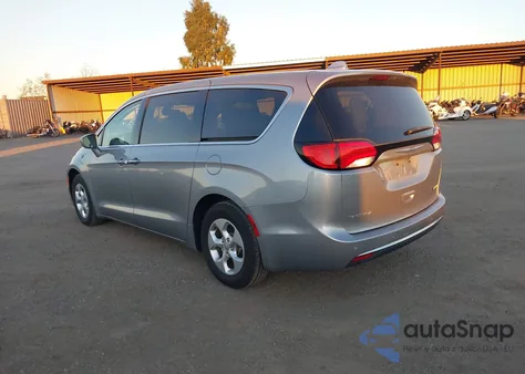 2018 Chrysler Pacifica Hybrid Touring Plus z USA, uszkodzony, nr VIN 2C4RC1H70JR332968